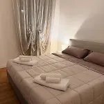 Apartment Rose E Frutta - Silver Moon