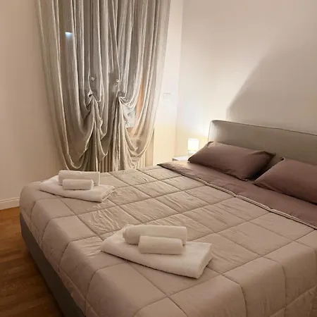 Apartment Rose E Frutta - Silver Moon
