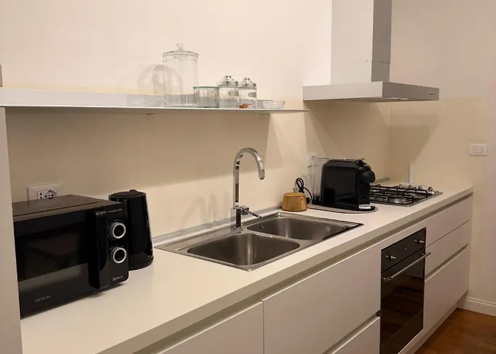 Rose E Frutta - Silver Moon